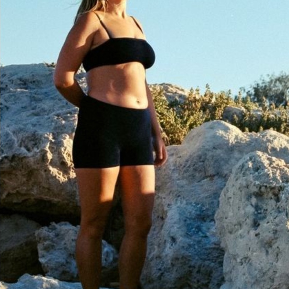 ISO VERVE SHORTS IN BLACK